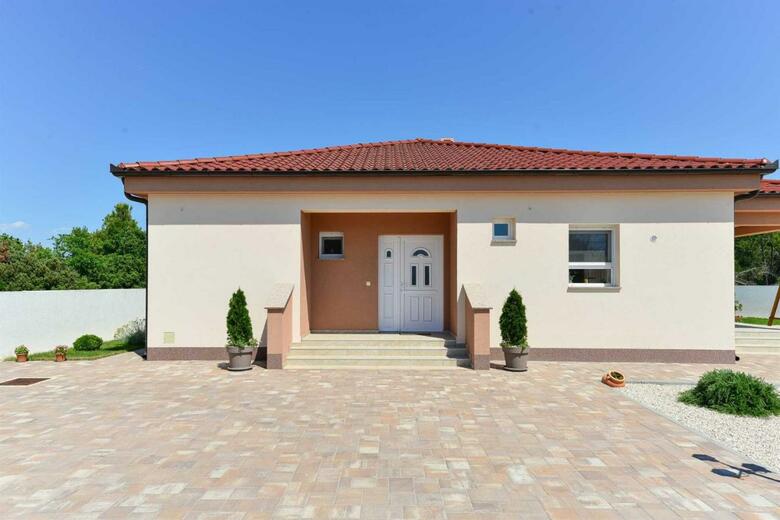 4* Villa First Hill With Heated Pool, Zaton