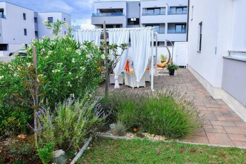 Apartment Secret Garden 2
