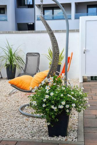Apartment Secret Garden 2