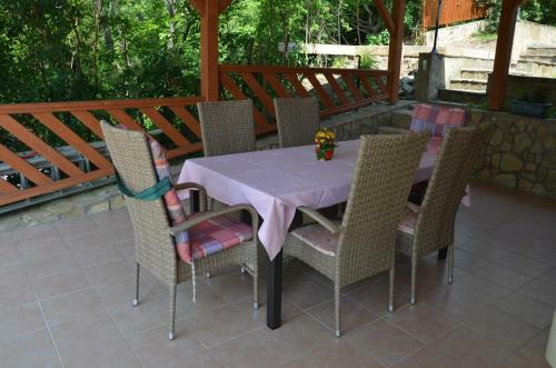 Hostal Ez�sth�d Apartman