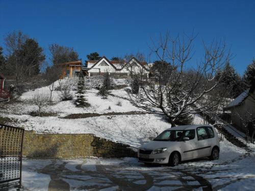 Hostal Ez�sth�d Apartman