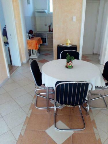 �j �let Weekend House