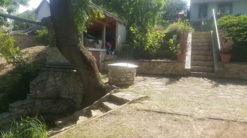 Jo� House