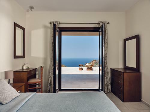 Karousa Villa