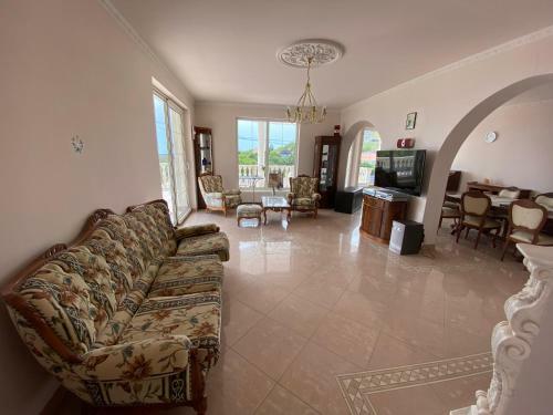 A- Villa (vend�gh�z)