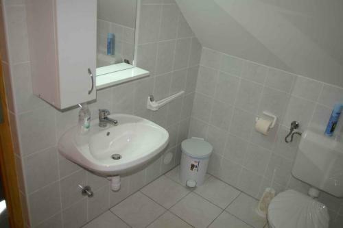 Apartment In Balatonmariaf�rdo 40852