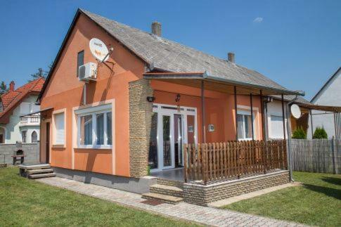Kelemen Nyaral� Balatonm�riaf�rd?