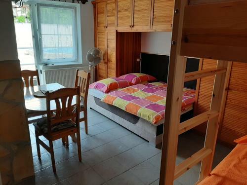 2 F�r�helyes Apartman