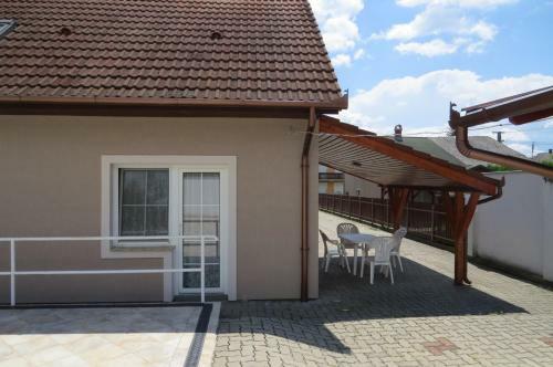 2 F�r�helyes Apartman