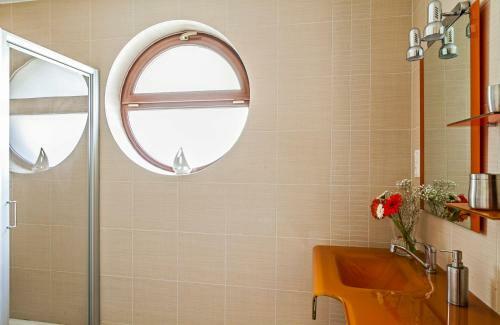 Panoramic Art Apartment With Jacuzzi