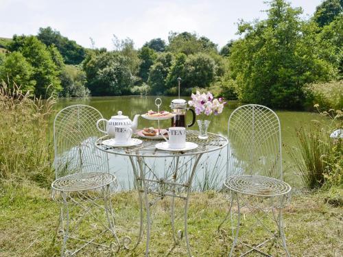Lakeside Lodge