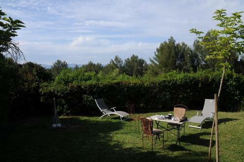 Bed & Breakfast Le Mas Des Pignes -adults Only