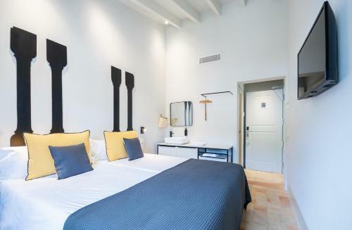 Hotel Unic - Turisme D'interior