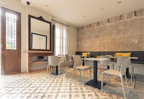 Hotel Unic - Turisme D'interior