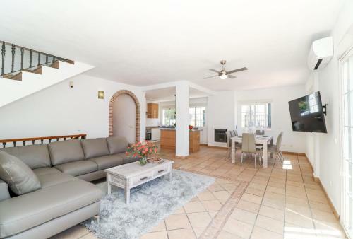 4 Br House In Benahavis Centre, Costa Del Sol