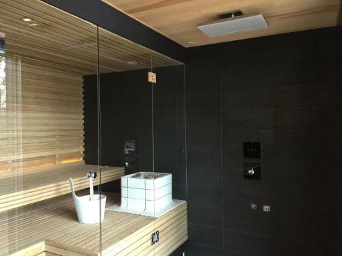 Villa Designers Lakehouse With Jacuzzi