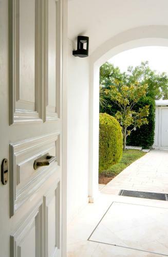 Luxurious Villa In Mavro Lithari
