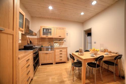 Lyciponon Tennis Villa