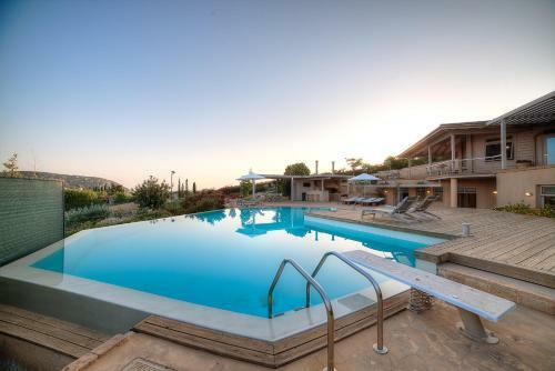 Lyciponon Tennis Villa