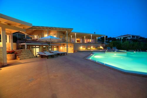 Lyciponon Tennis Villa
