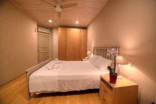 Lyciponon Tennis Villa