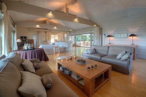 Lyciponon Tennis Villa