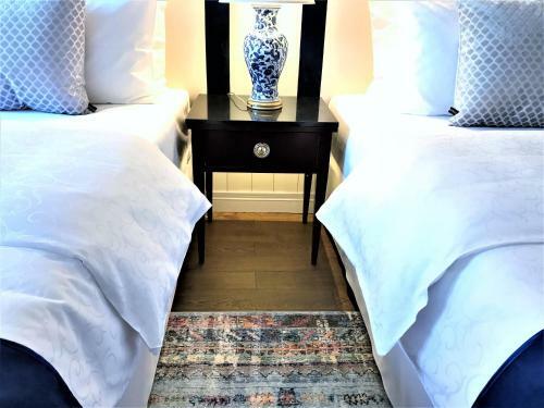 Mondrian Luxury Suites & Villas