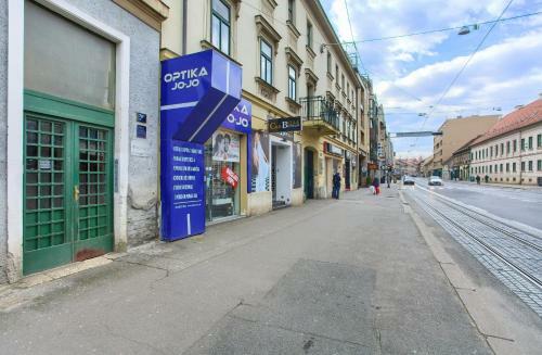 Logo Apartments 5 Min Walk To Main Square