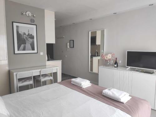 Penthouse ?sky 16? Studio Apartment