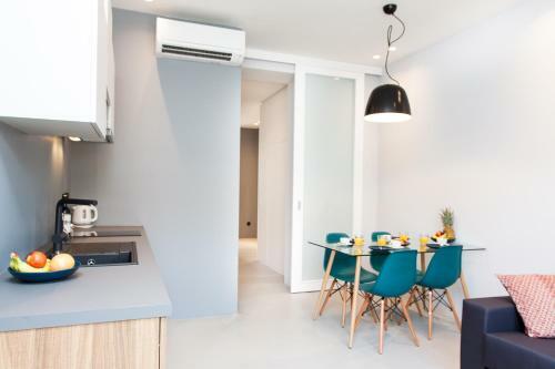 Rooms And Apartments Glossy
