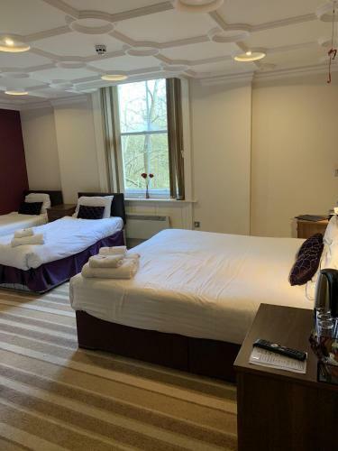 High Tor Hotel