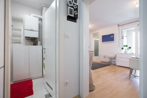 Apartamento Cozy & Modern Studio With Balcony