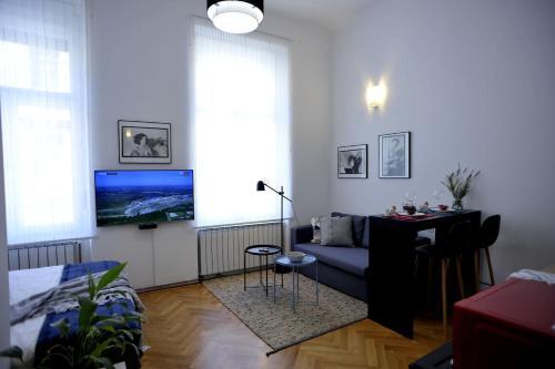 Apartment Bobby