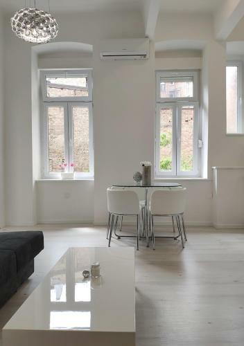 Main Square Shine Apartment