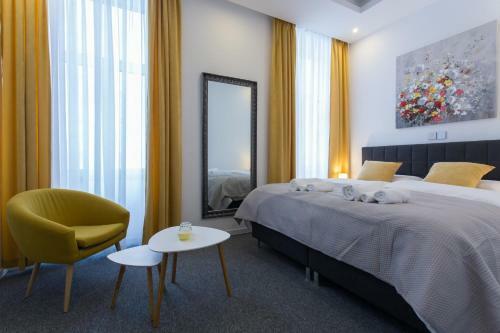 Hostal Elenas Rooms & Apartment
