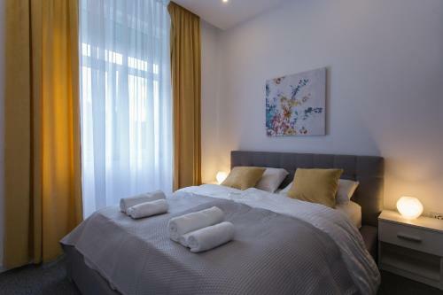 Hostal Elenas Rooms & Apartment