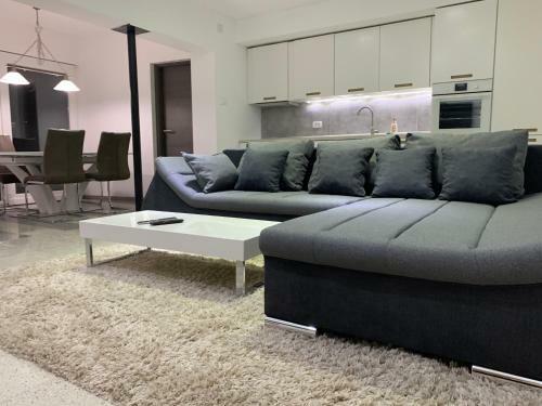 Green Apartment By Alex Rafael