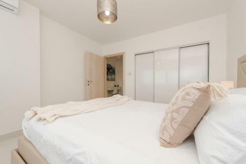 Urban Luxury Apartment