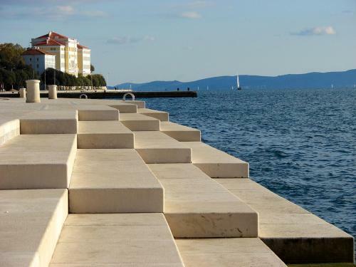 Apartments Mony