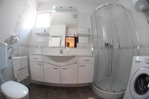 Apartment Yelena Rose West