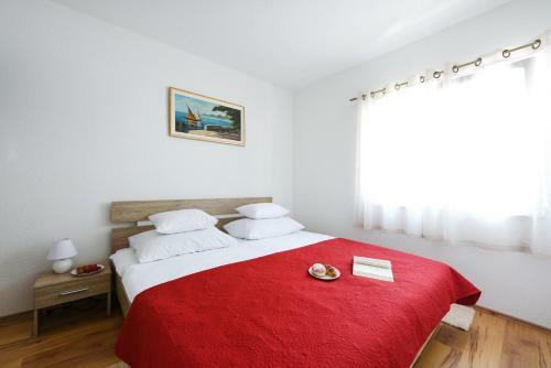 Holiday Home Orange With Heated Pool And Parking