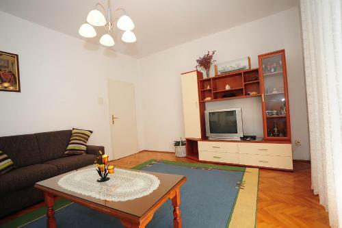 Apartments Luka & Sara