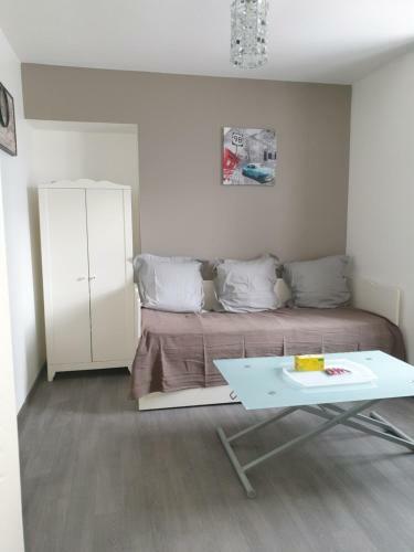 Hostal Studio Meubl� Au Rdc , Proche Lac