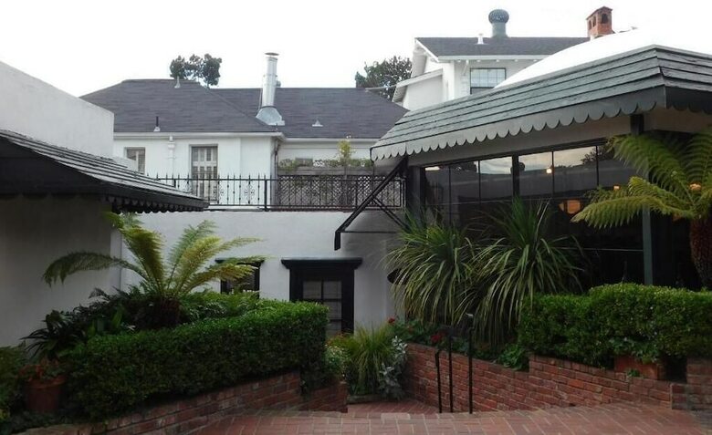 Hotel Pine Inn