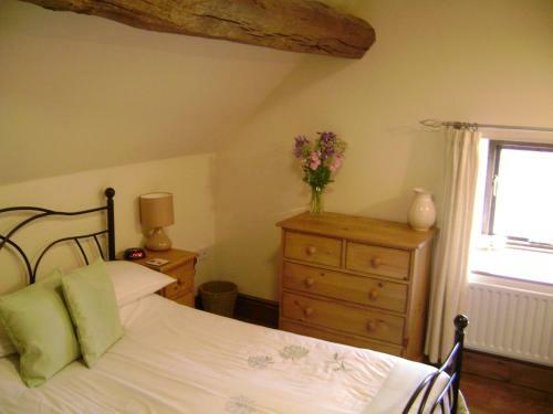 Lodge Pillarbox Cottage