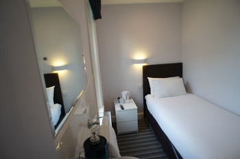 Applewood Hotel