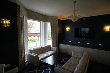 Applewood Hotel