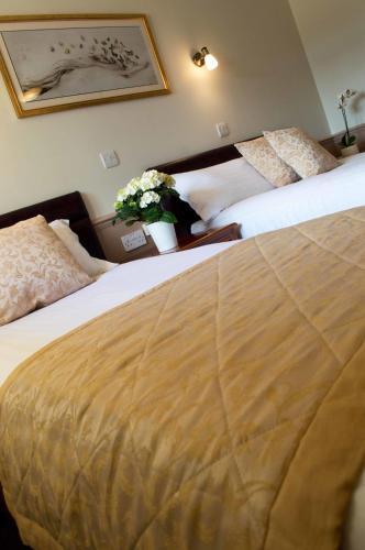 The Poplars Hotel