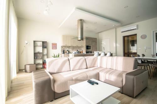 Spacious Holiday Home With Pool