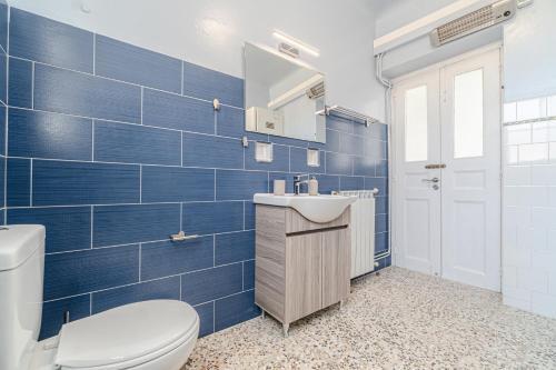 Elegant & Neoclassical Apartment In Andros Town